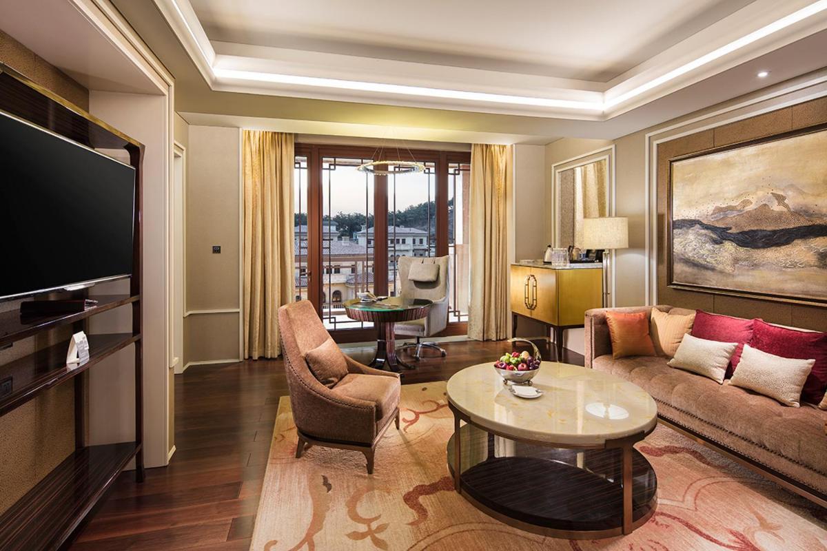 Grand Bay Hotel Beijing Jinpoluo Екстериор снимка